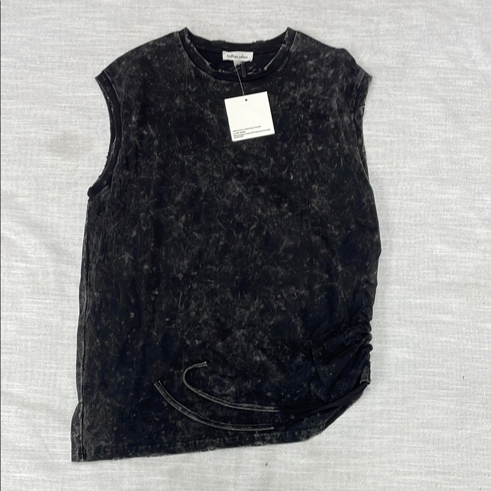 Black Sleeveless Muscle Tee